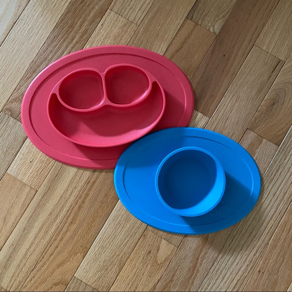 EZPZ blue mini bowl and red mini mat